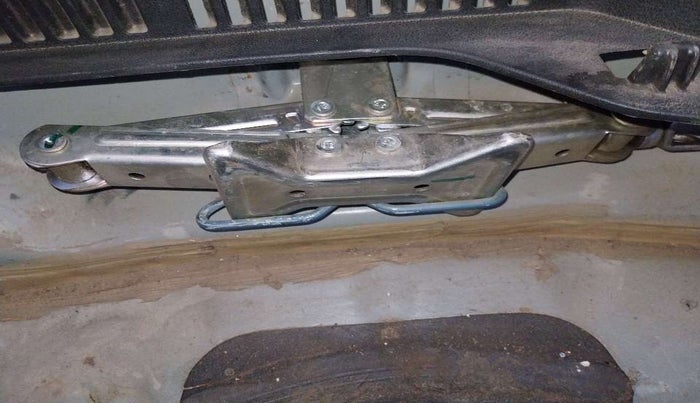 2018 Maruti Baleno DELTA PETROL 1.2, Petrol, Manual, 95,609 km, Dicky (Boot door) - Tool missing