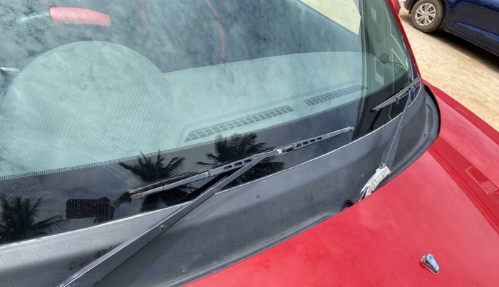 2018 Mahindra KUV 100 NXT K4+ P 6 STR, Petrol, Manual, 25,905 km, Front windshield - Wiper Blade Broken/Rusted