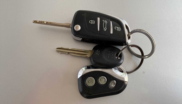 2012 Hyundai i10 MAGNA 1.1, Petrol, Manual, 46,505 km, Key Close Up