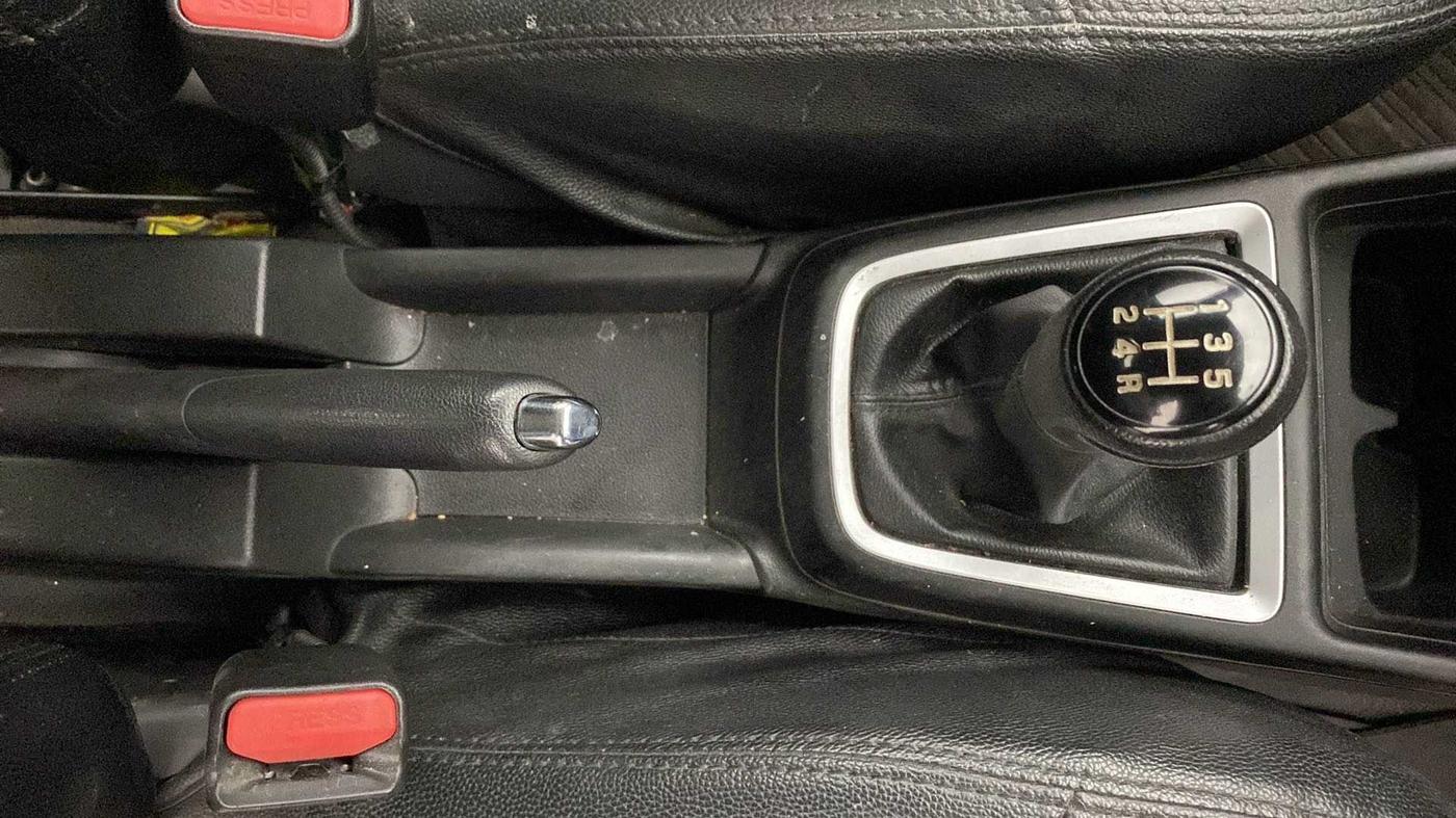 2020 Maruti Swift VXI, Petrol, Manual, 24,942 km, Gear Lever