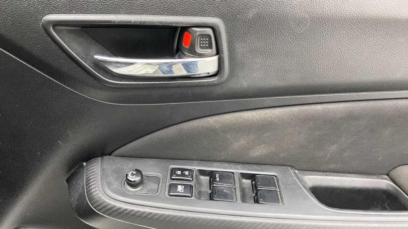2020 Maruti Swift VXI, Petrol, Manual, 24,942 km, Driver Side Door Panels Control
