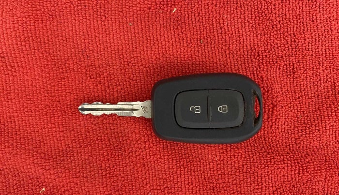 2020 Renault TRIBER RXT AMT, Petrol, Automatic, 45,777 km, Key Close Up