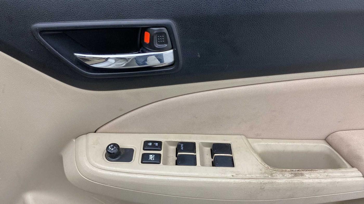 2019 Maruti Dzire VXI AMT, Petrol, Automatic, 41,666 km, Driver Side Door Panels Control