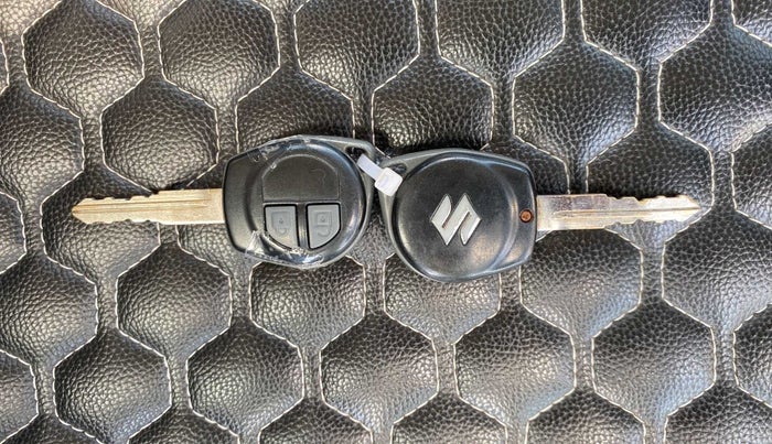 2015 Maruti Swift VXI, Petrol, Manual, 33,868 km, Key Close Up