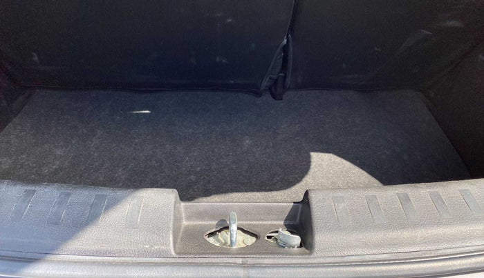 2015 Maruti Swift VXI, Petrol, Manual, 33,868 km, Boot Inside