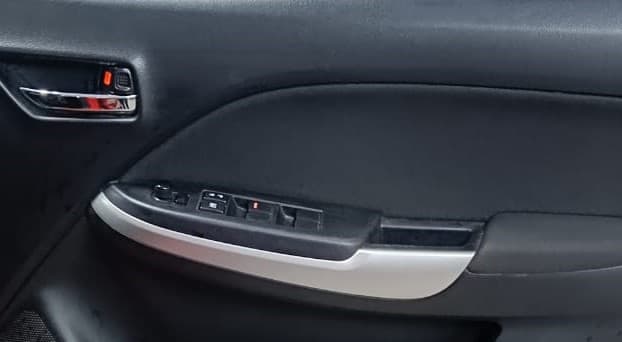 2017 Maruti Baleno DELTA PETROL 1.2, Petrol, Manual, 31,714 km, Driver Side Door Panels Control