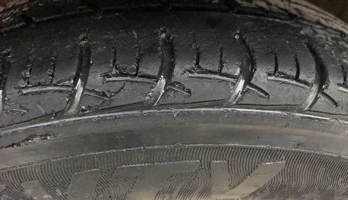 2017 Maruti Baleno DELTA PETROL 1.2, Petrol, Manual, 31,714 km, Left front tyre - Minor crack