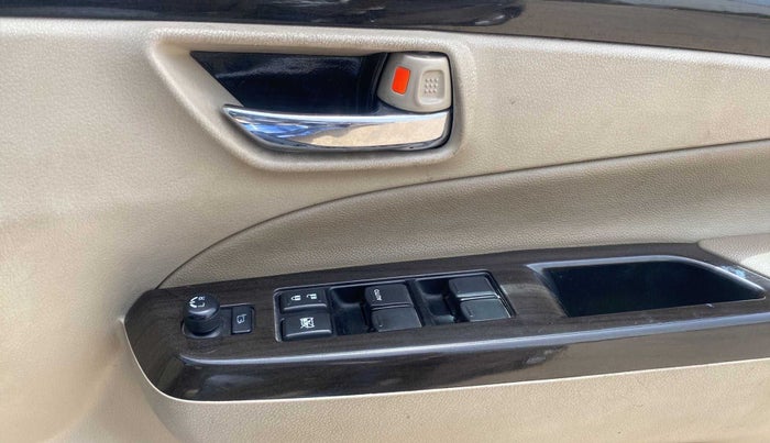 2017 Maruti Ciaz ZETA DIESEL 1.3, Diesel, Manual, 70,635 km, Driver Side Door Panels Control