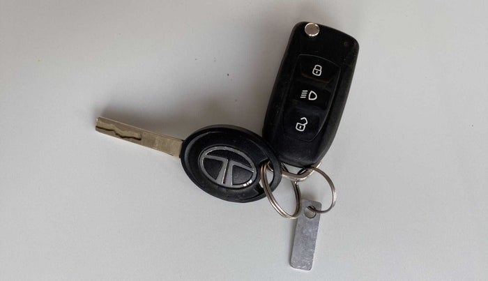 2021 Tata Tiago XZ PLUS PETROL, Petrol, Manual, 33,409 km, Key Close Up