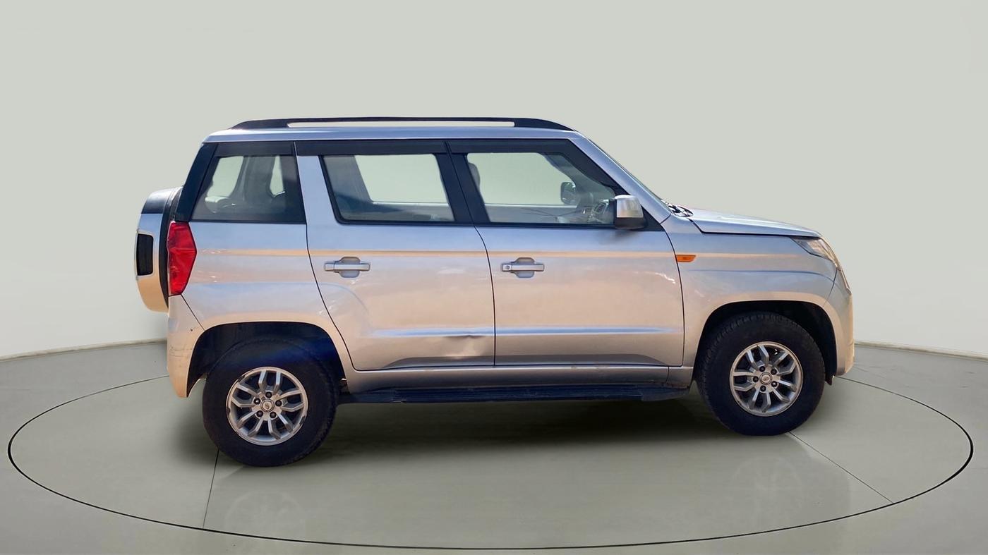 2016 Mahindra TUV300 T8, Diesel, Manual, 38,754 km, Right Side View