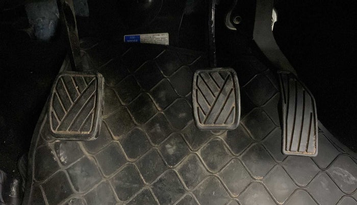 2017 Maruti Swift VXI, Petrol, Manual, 12,907 km, Pedals