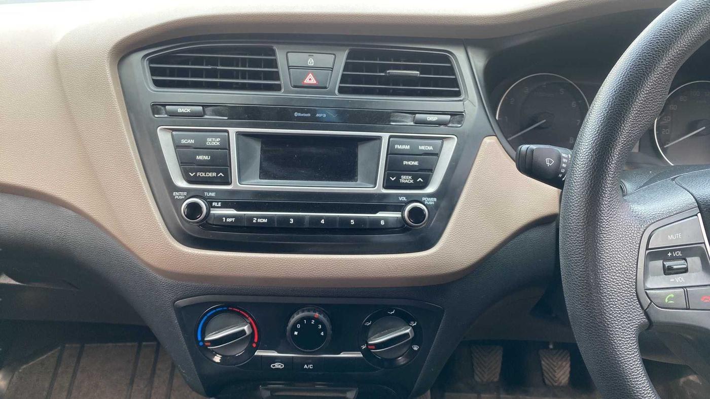 2016 Hyundai Elite i20 MAGNA 1.2, Petrol, Manual, 31,496 km, Air Conditioner