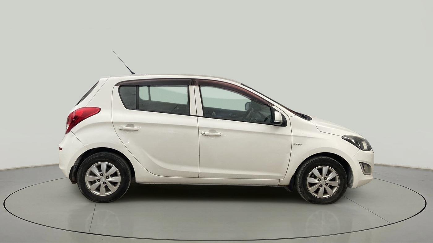 2014 Hyundai i20 SPORTZ 1.2, Petrol, Manual, 78,713 km, Right Side View