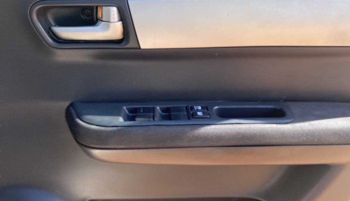 2011 Maruti Swift VXI, Petrol, Manual, 96,506 km, Driver Side Door Panels Control