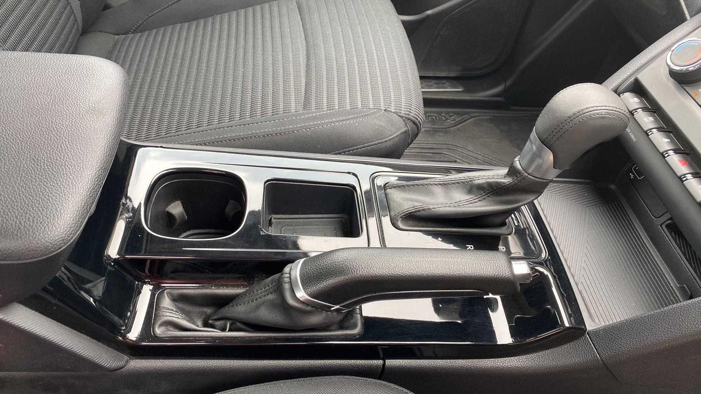 2022 Mahindra XUV700 AX 5 P AT 5 STR, Petrol, Automatic, 16,335 km, Gear Lever