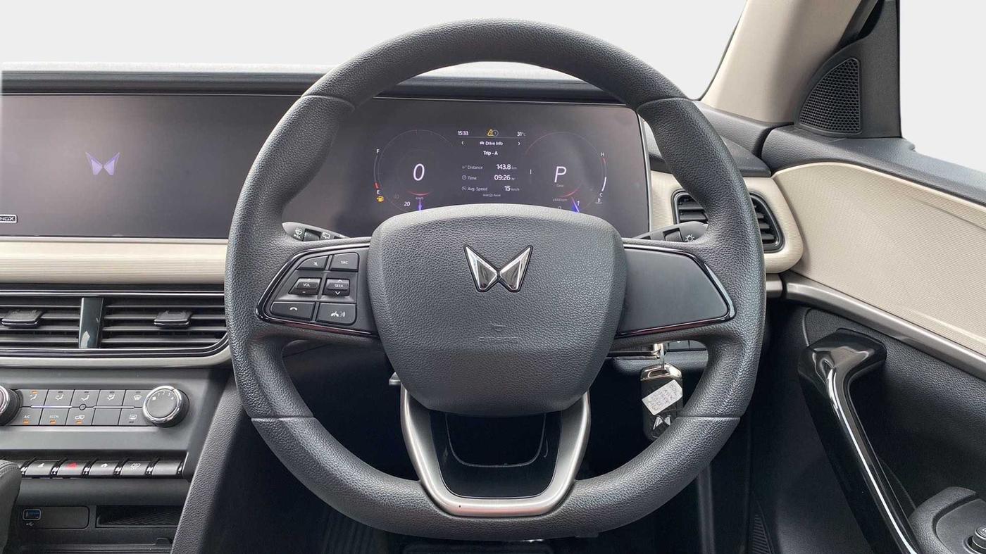 2022 Mahindra XUV700 AX 5 P AT 5 STR, Petrol, Automatic, 16,335 km, Steering Wheel Close Up