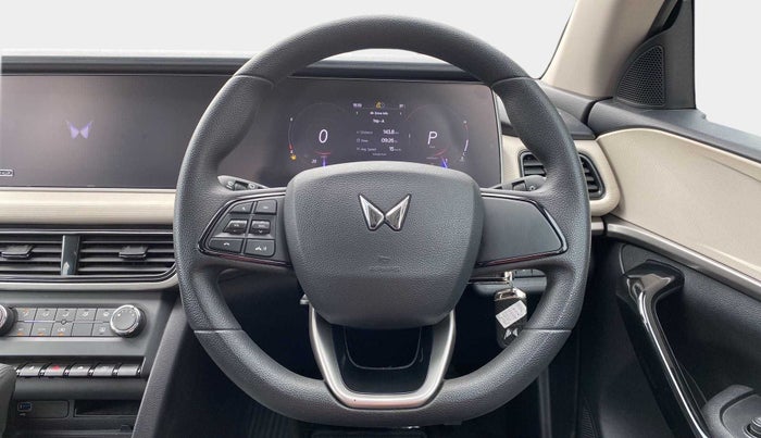 2022 Mahindra XUV700 AX 5 P AT 5 STR, Petrol, Automatic, 16,335 km, Steering Wheel Close Up
