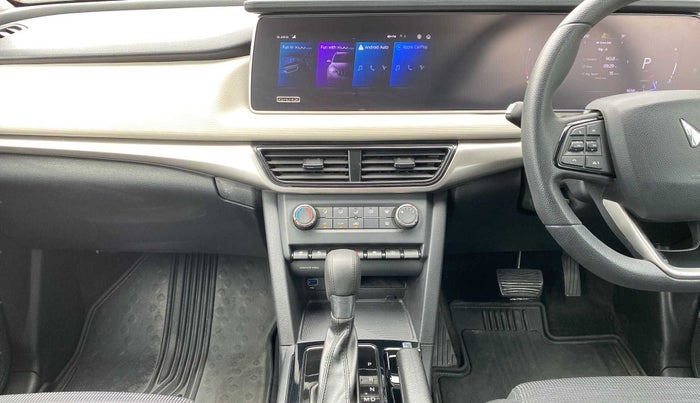 2022 Mahindra XUV700 AX 5 P AT 5 STR, Petrol, Automatic, 16,335 km, Air Conditioner