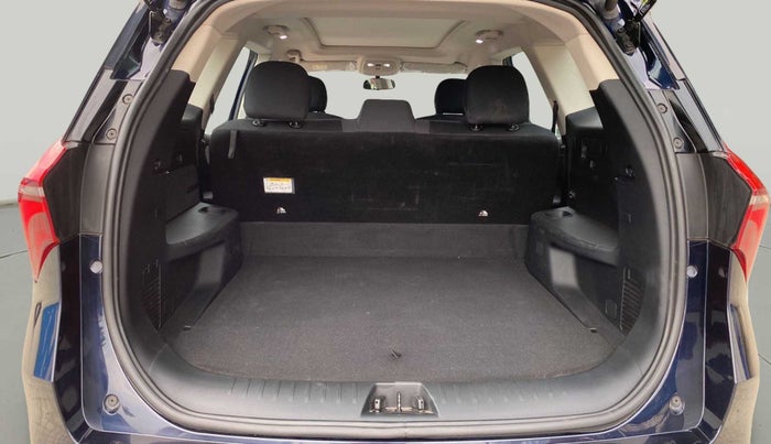 2022 Mahindra XUV700 AX 5 P AT 5 STR, Petrol, Automatic, 16,335 km, Boot Inside