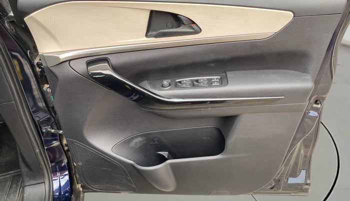 2022 Mahindra XUV700 AX 5 P AT 5 STR, Petrol, Automatic, 16,335 km, Driver Side Door Panels Control