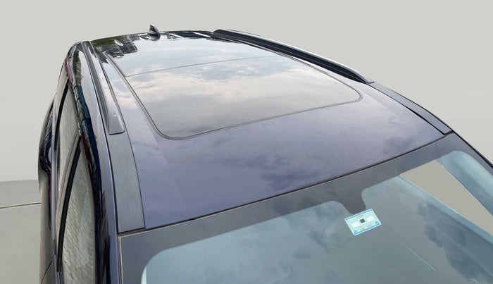 2022 Mahindra XUV700 AX 5 P AT 5 STR, Petrol, Automatic, 16,335 km, Roof