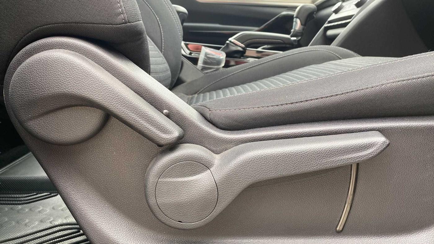 2022 Mahindra XUV700 AX 5 P AT 5 STR, Petrol, Automatic, 16,335 km, Driver Side Adjustment Panel