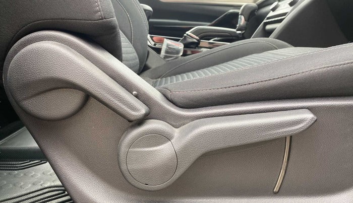 2022 Mahindra XUV700 AX 5 P AT 5 STR, Petrol, Automatic, 16,335 km, Driver Side Adjustment Panel