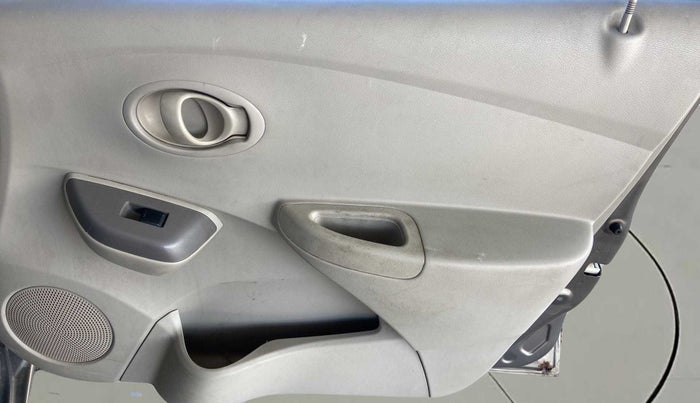 2015 Datsun Go T, Petrol, Manual, 92,116 km, Driver Side Door Panels Control