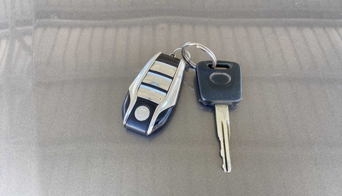 2015 Datsun Go T, Petrol, Manual, 92,116 km, Key Close Up