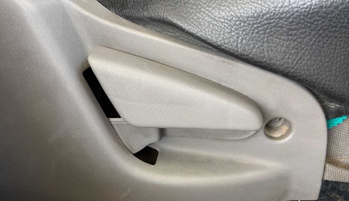 2015 Datsun Go T, Petrol, Manual, 92,116 km, Driver Side Adjustment Panel