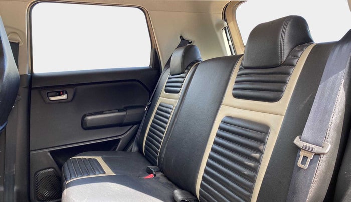 2019 Maruti New Wagon-R VXI 1.2, Petrol, Manual, 26,246 km, Right Side Rear Door Cabin