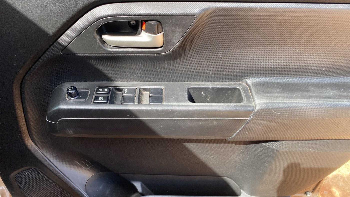 2019 Maruti New Wagon-R VXI 1.2, Petrol, Manual, 26,246 km, Driver Side Door Panels Control
