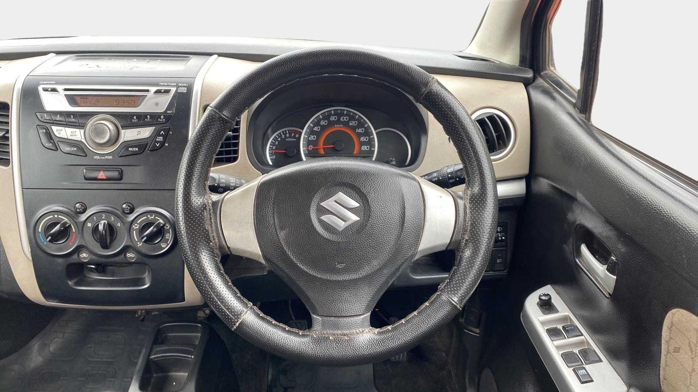 2016 Maruti Wagon R 1.0 VXI, Petrol, Manual, 58,967 km, Steering Wheel Close Up