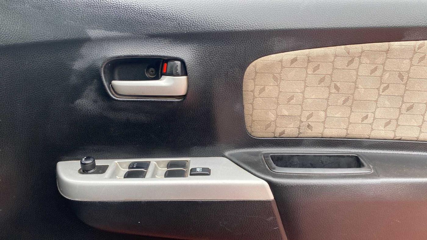 2016 Maruti Wagon R 1.0 VXI, Petrol, Manual, 58,967 km, Driver Side Door Panels Control