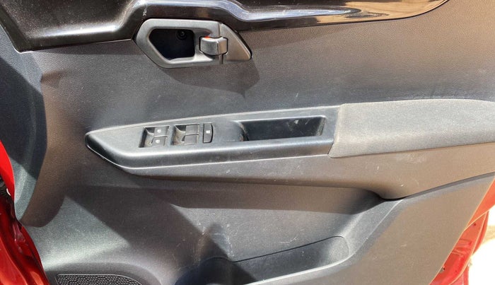 2017 Mahindra KUV 100 NXT K8 P 6 STR, Petrol, Manual, 29,151 km, Driver Side Door Panels Control