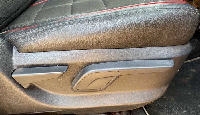 2017 Mahindra KUV 100 NXT K8 P 6 STR, Petrol, Manual, 29,151 km, Driver Side Adjustment Panel