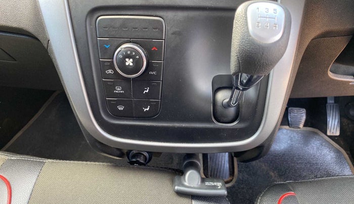 2017 Mahindra KUV 100 NXT K8 P 6 STR, Petrol, Manual, 29,151 km, Gear Lever