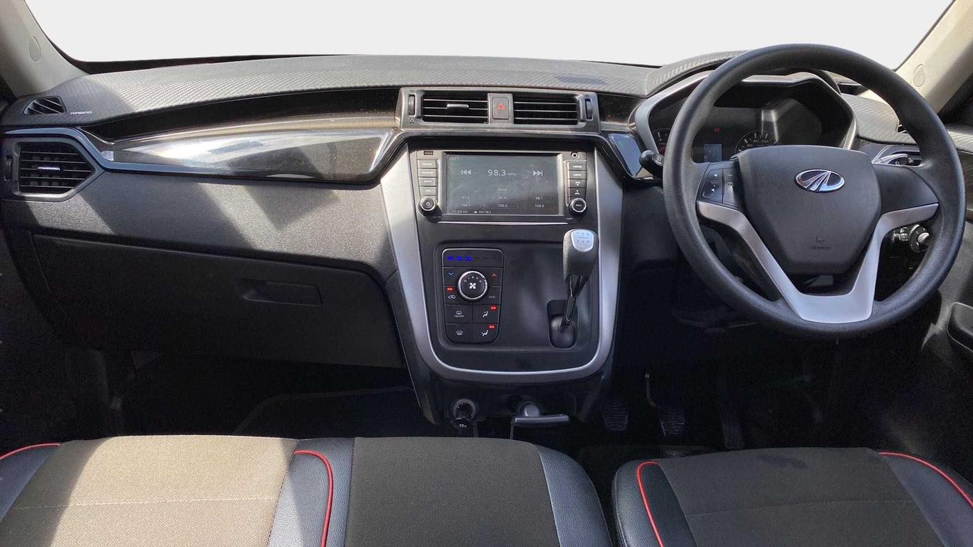 2017 Mahindra KUV 100 NXT K8 P 6 STR, Petrol, Manual, 29,151 km, Dashboard