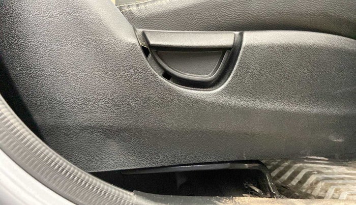 2019 Hyundai NEW SANTRO SPORTZ MT, Petrol, Manual, 24,771 km, Driver Side Adjustment Panel