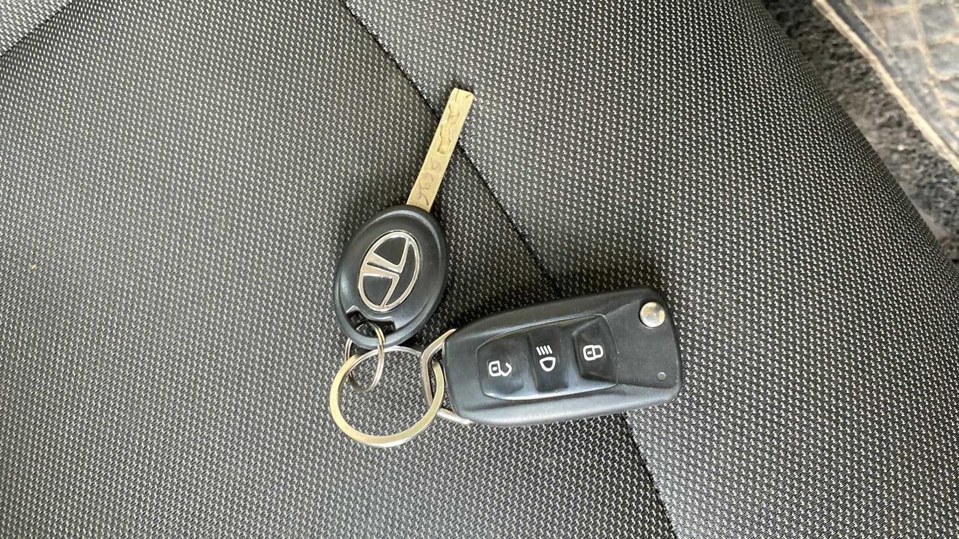 2019 Tata TIGOR XZA PLUS PETROL, Petrol, Automatic, 59,953 km, Key Close Up