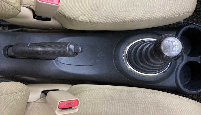 2013 Honda Brio V MT, Petrol, Manual, 61,406 km, Gear Lever