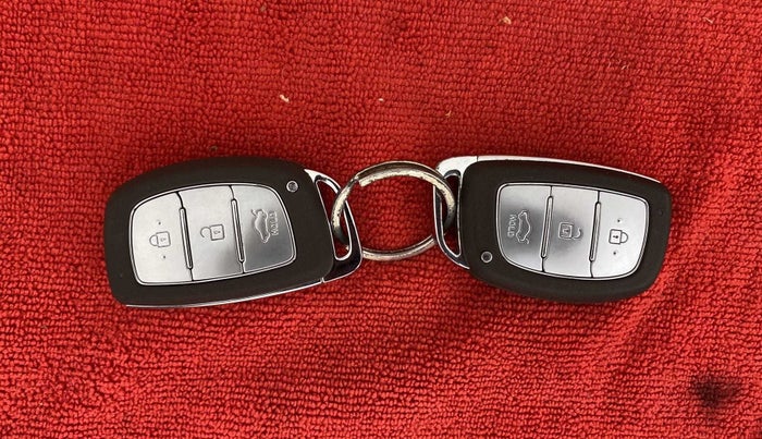 2022 Hyundai AURA SX PLUS 1.2 AMT, Petrol, Automatic, 37,286 km, Key Close Up