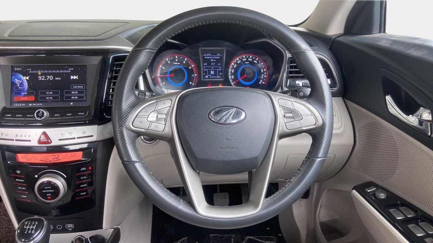 2021 Mahindra XUV300 W8 (O) 1.2 PETROL, Petrol, Manual, 21,374 km, Steering Wheel Close Up