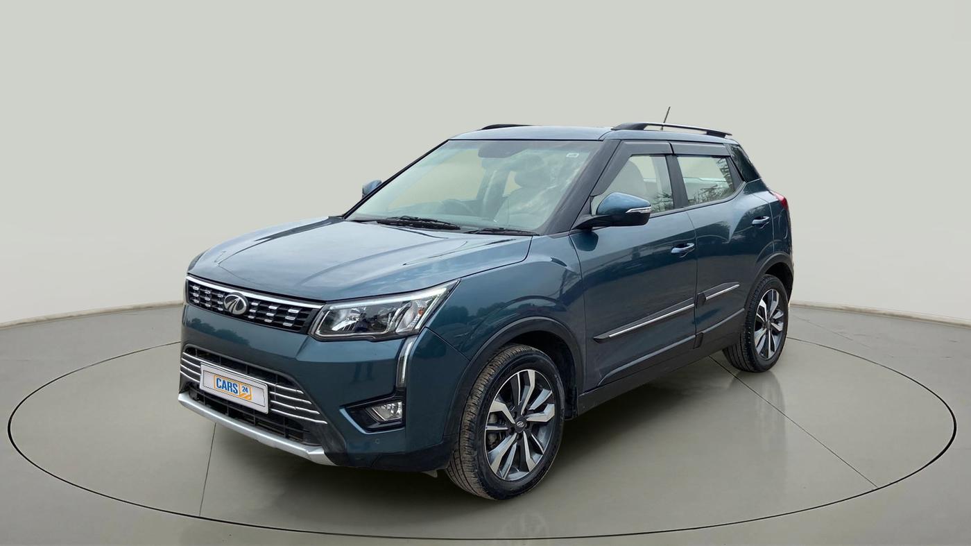2021 Mahindra XUV300 W8 (O) 1.2 PETROL, Petrol, Manual, 21,374 km, Left Front Diagonal