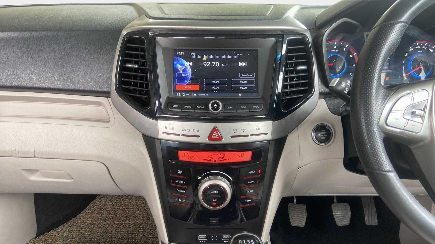 2021 Mahindra XUV300 W8 (O) 1.2 PETROL, Petrol, Manual, 21,374 km, Air Conditioner