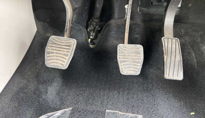 2021 Mahindra XUV300 W8 (O) 1.2 PETROL, Petrol, Manual, 21,374 km, Pedals