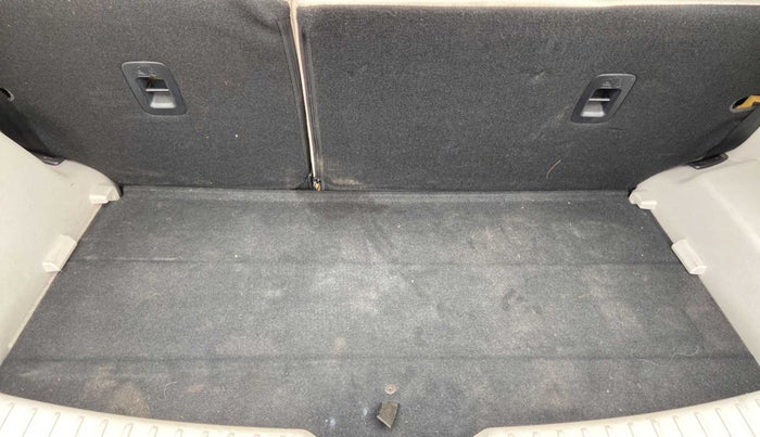 2021 Mahindra XUV300 W8 (O) 1.2 PETROL, Petrol, Manual, 21,374 km, Boot Inside