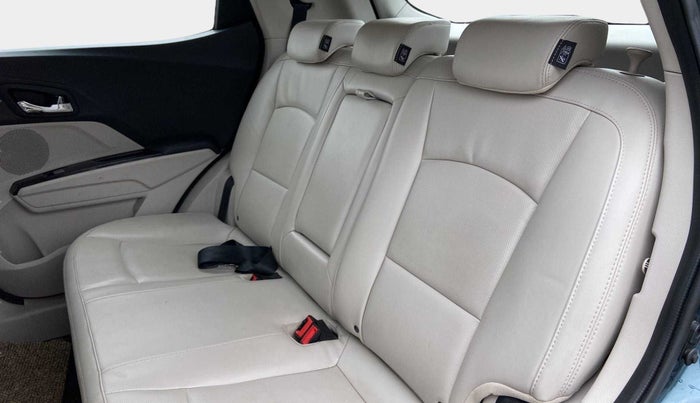 2021 Mahindra XUV300 W8 (O) 1.2 PETROL, Petrol, Manual, 21,374 km, Right Side Rear Door Cabin