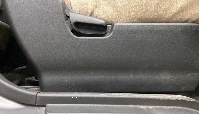 2018 Maruti Wagon R 1.0 LXI CNG, CNG, Manual, 93,315 km, Driver Side Adjustment Panel