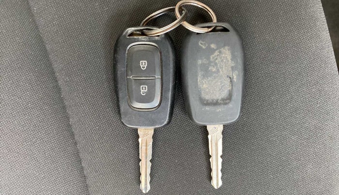 2020 Renault TRIBER RXL MT, Petrol, Manual, 16,901 km, Key Close Up